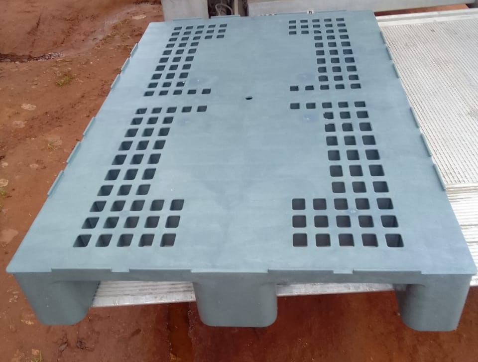 Palette de rayonnage sans profilée MW HDPE Recycled Quality EURO 3 Plateau Perforé 3 semelles